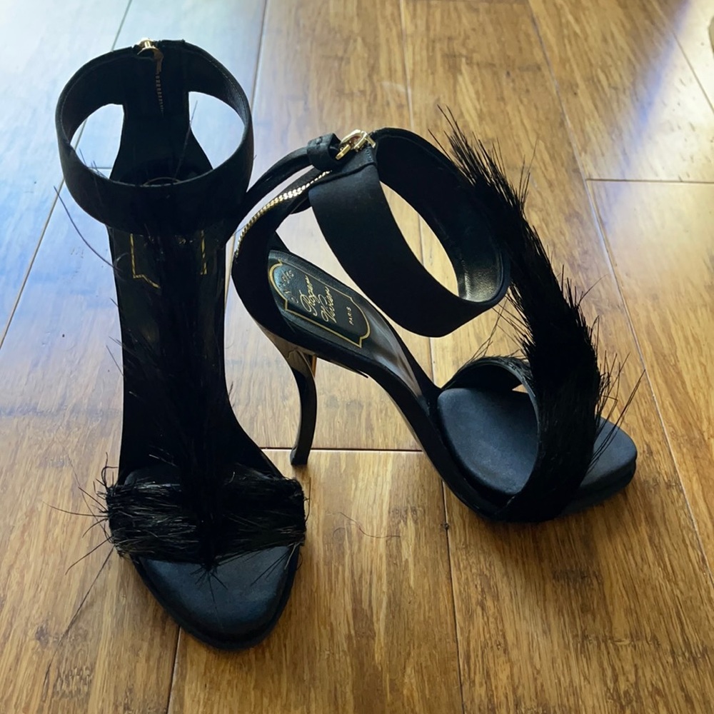 Roger Vivier size 38 feather and satin heels